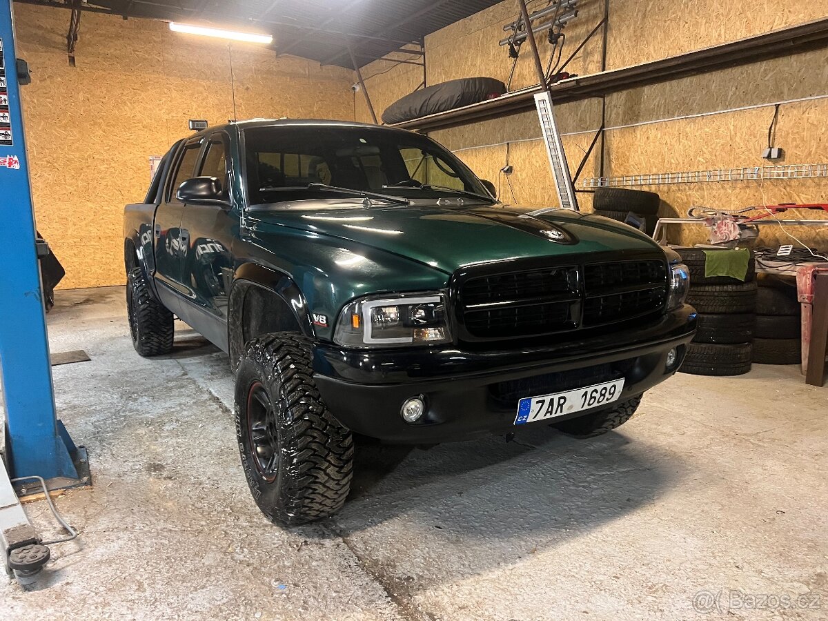 Dodge DAKOTA Quad Cab 4x4 aut. V8, 6míst - 4