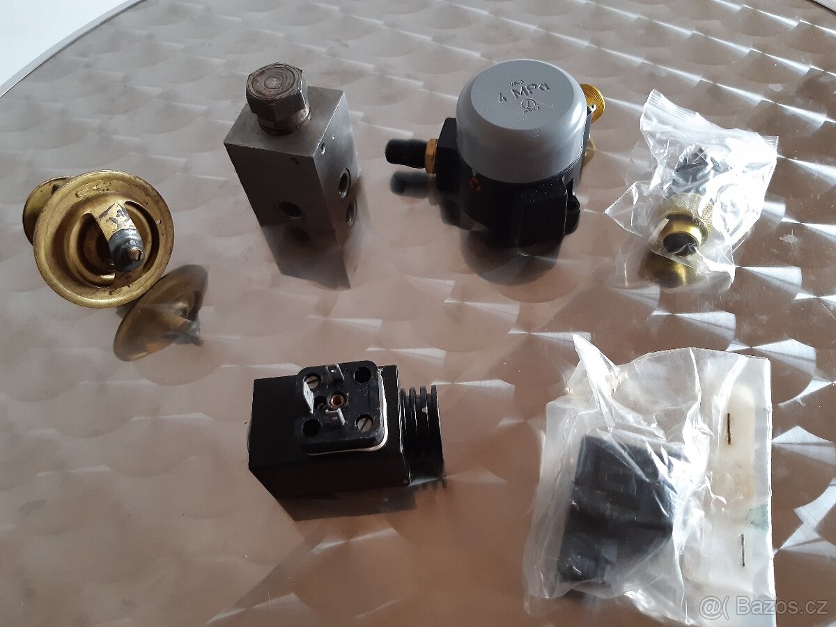 UNK 320, Tatra 148 - 4