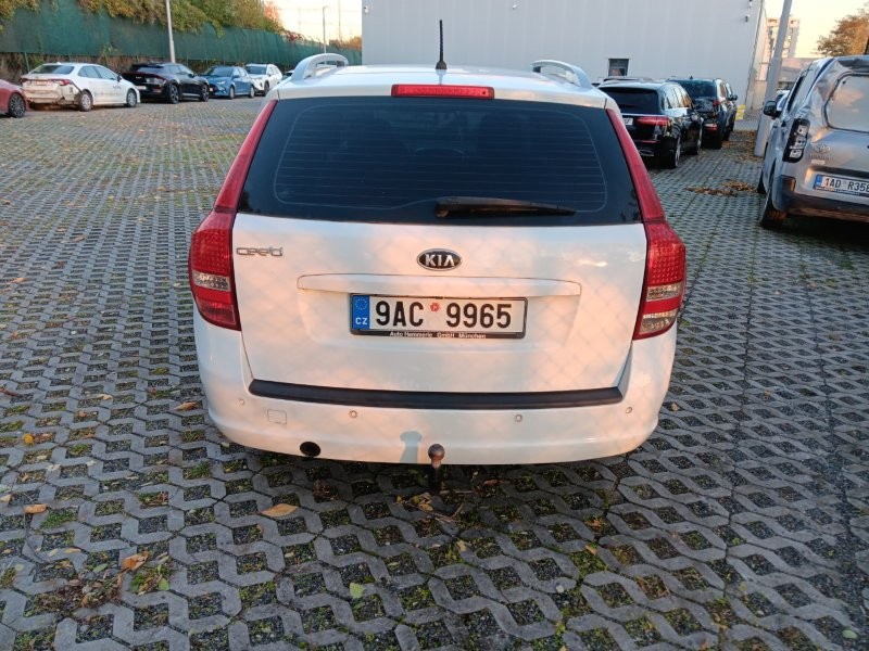 Na díly celý auto KIA CEED 1,4 Benzín - 4