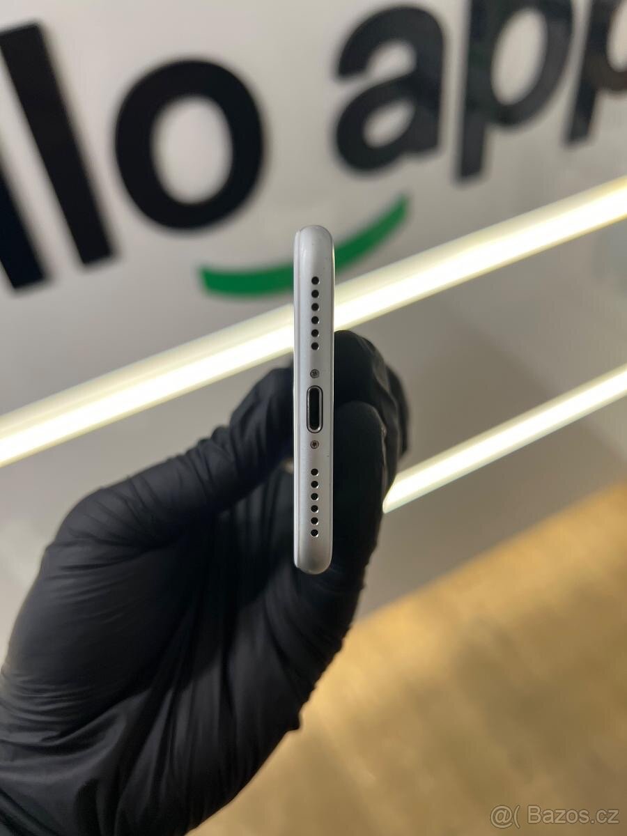 Apple iPhone 7 32GB Silver - 4