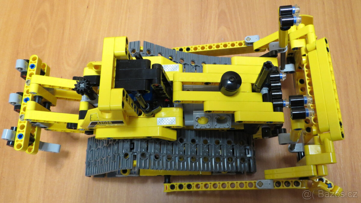 LEGO 42028 Buldozer - 4