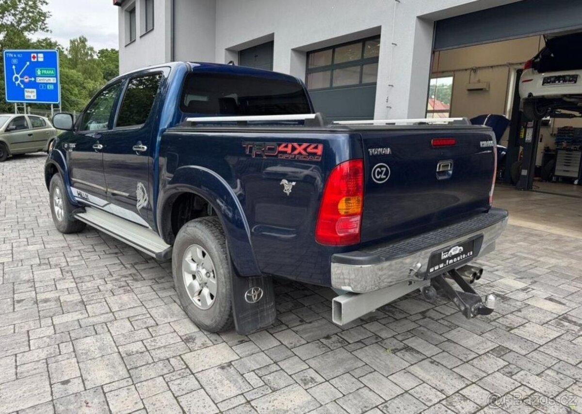 Toyota Hilux 2.5 D-4D nafta manuál 88 kw