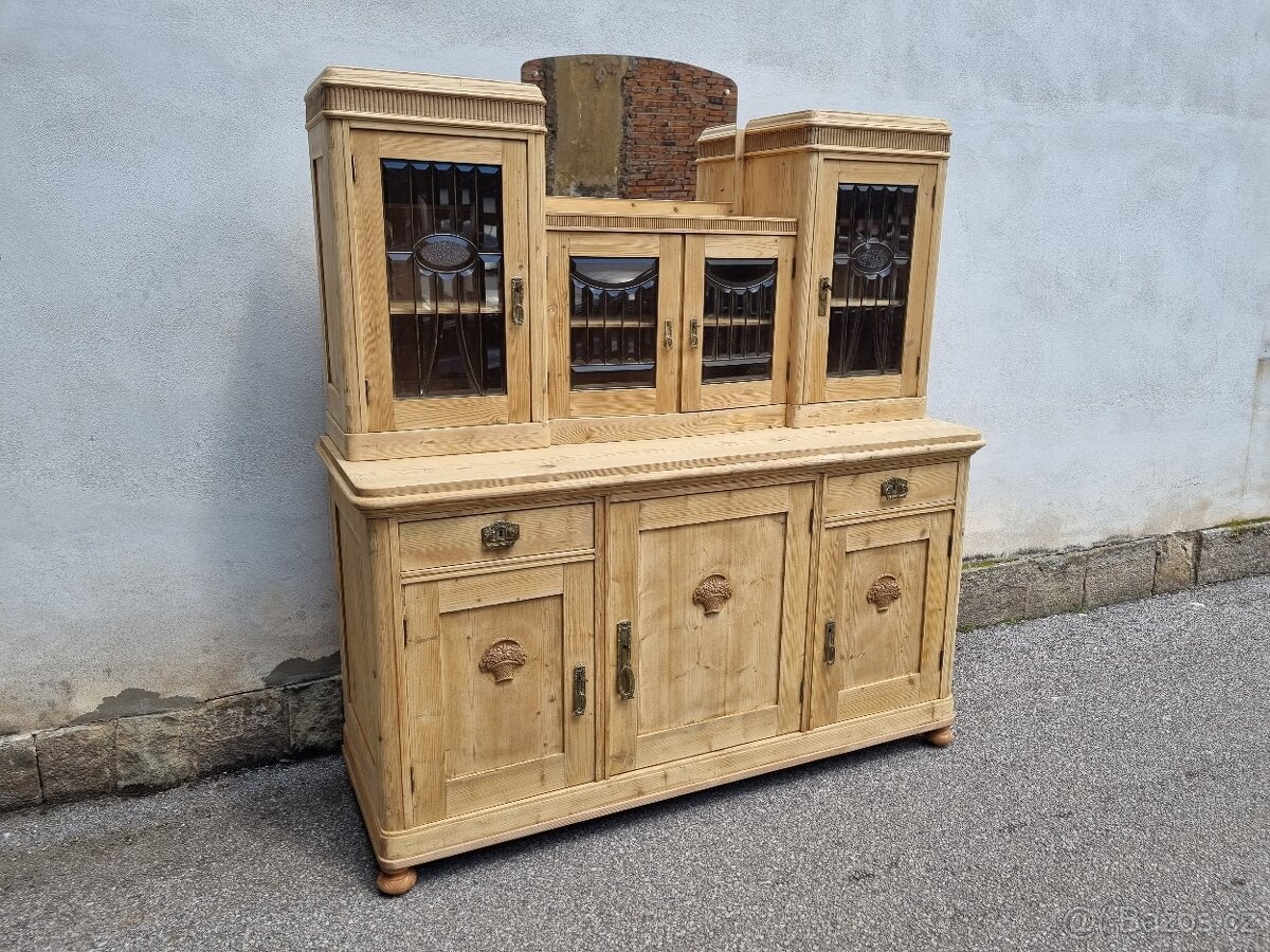 VELICE KRÁSNÁ VELKÁ SMRKOVÁ KREDENC PO RENOVACI - 4