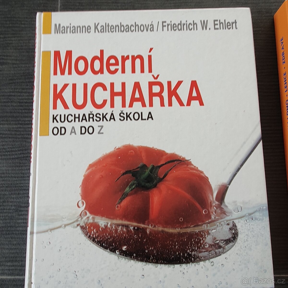 Knihy kuchařske aj. - 4