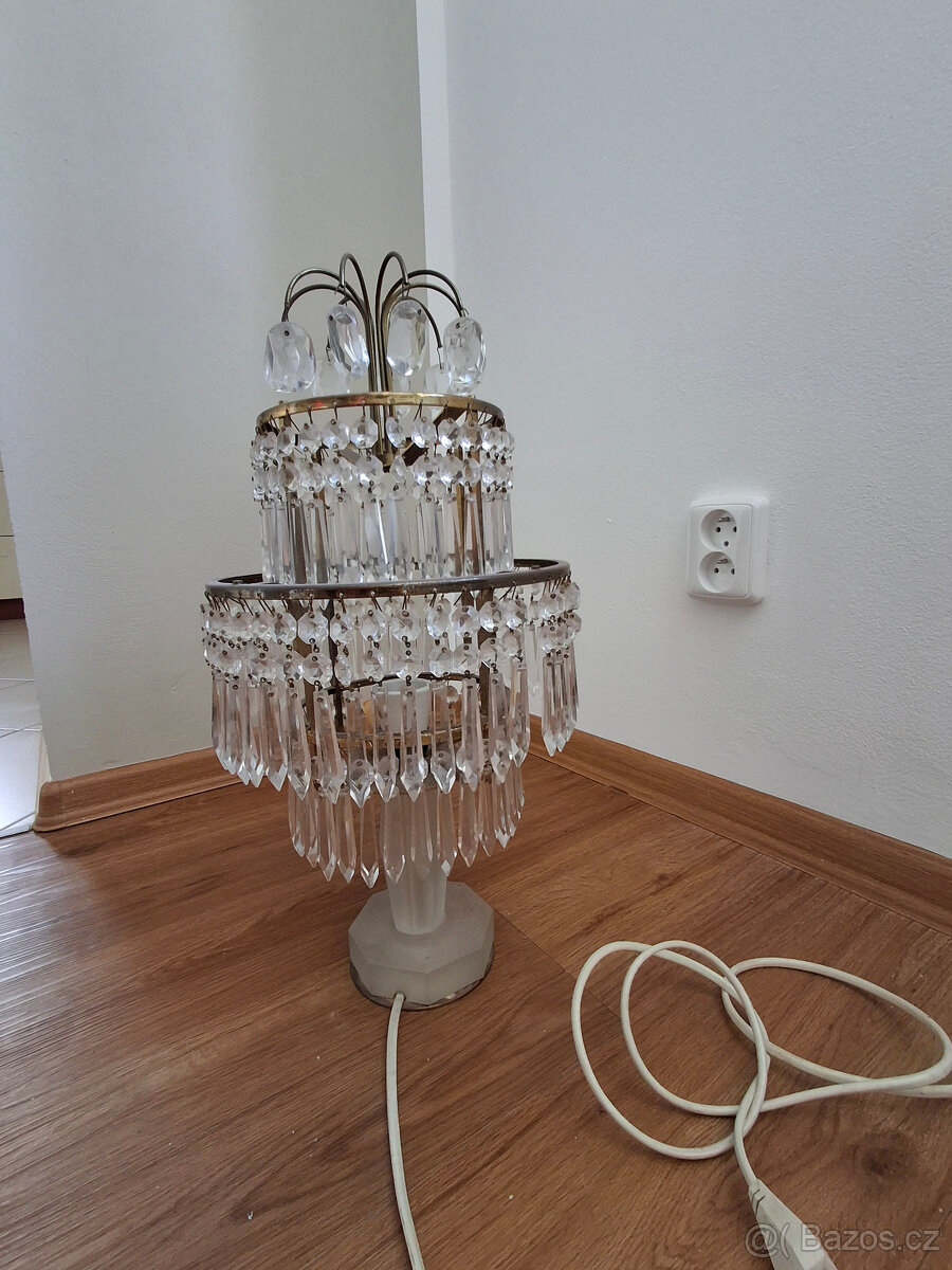 KŘIŠŤÁLOVÝ LUSTR A POKOJOVÁ LAMPA - 4