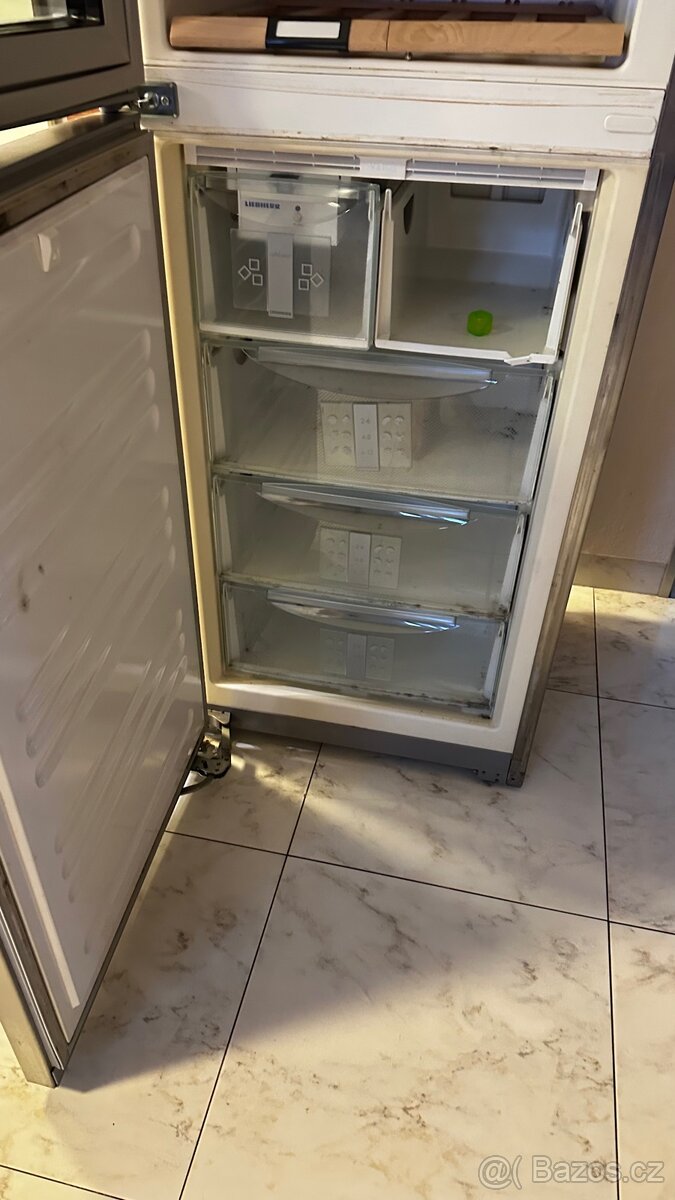 Vinoteka liebherr s mrazakem - 4