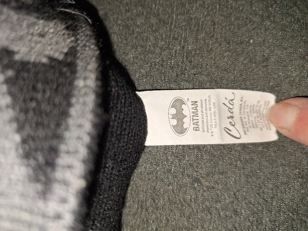 dětská zimní čepice značky Batman.Velikost neuvedena - 4