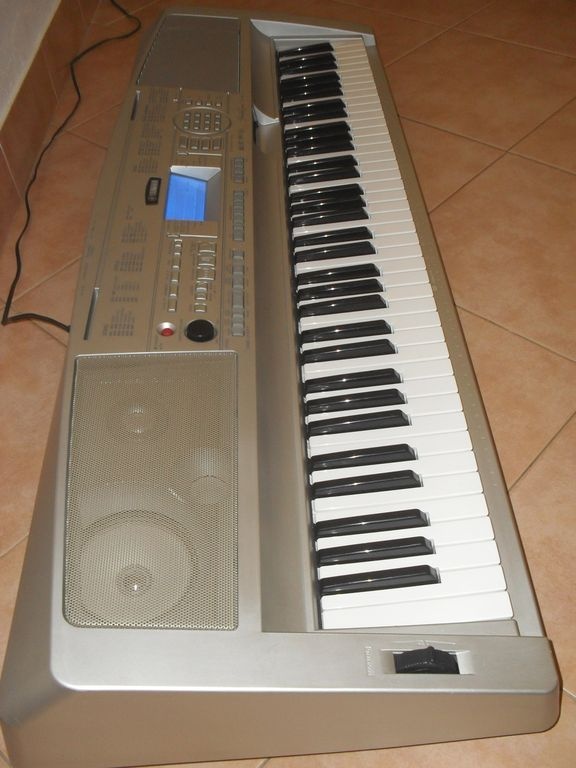 Yamaha Portable Grand DGX 300 (rozsah 6,5 oktávy) - 4
