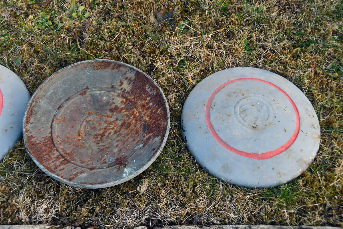 Plechové puklice Škoda nálezový stav - 4