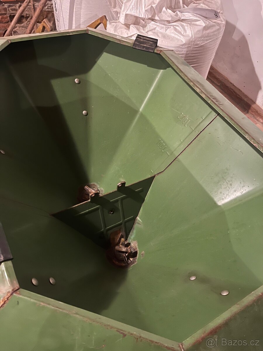 Rozmetadlo AMAZONE ZA-E 402 - 4