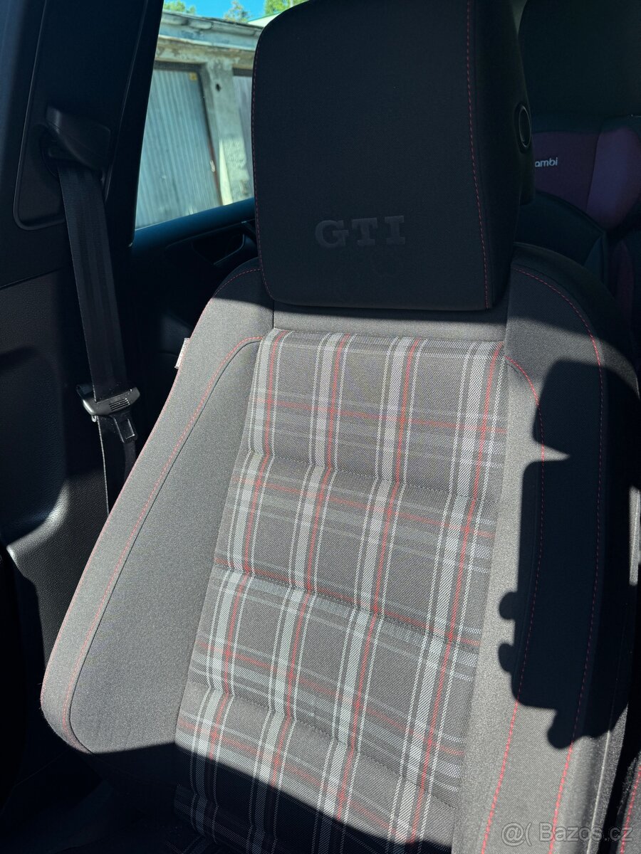 WV Golf VI GTI 2.0 TSI - 4