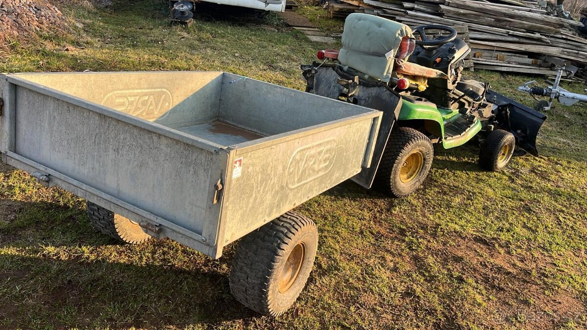 Zahradní traktor s radlicí a vozíkem - 4