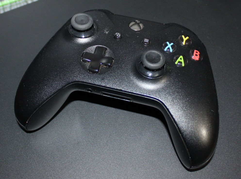 Microsoft Xbox One X 1TB Antracit Black - kompletní balení - 4