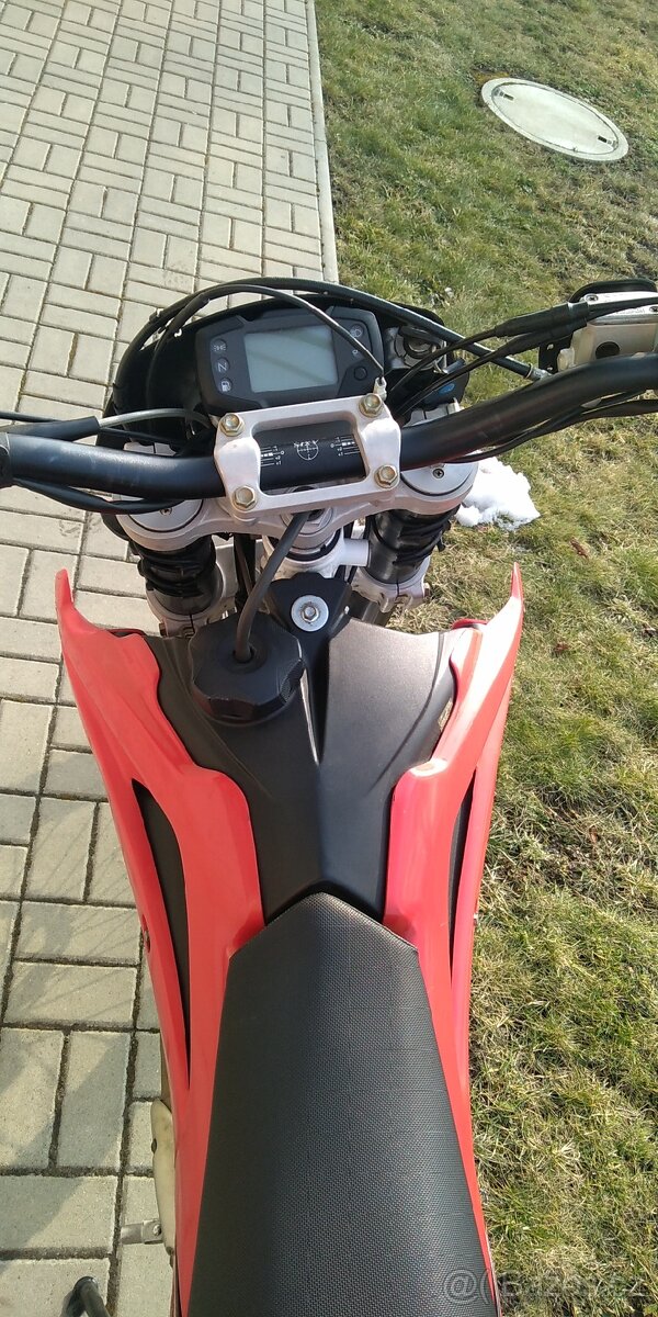 Husqvarna te250