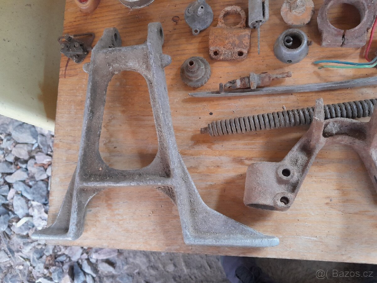 Díly Jawa speciál pérák kývačka atd - 4