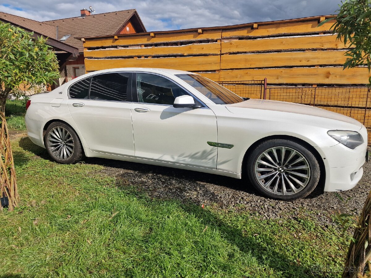 BMW 750i 4.4 V8 bi-turbo F01 2009 - 4