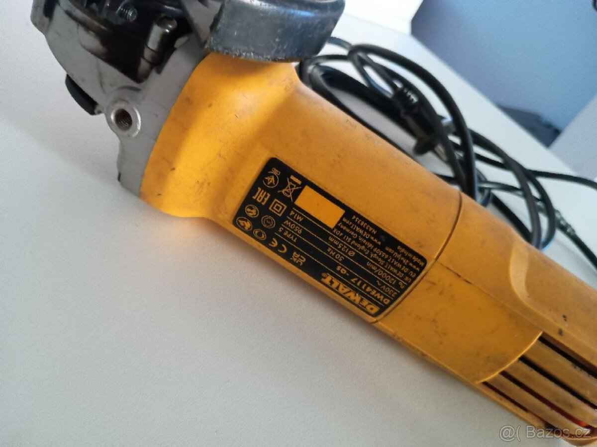 Úhlová bruska DWE4117 Dewalt 125mm 950W - 4