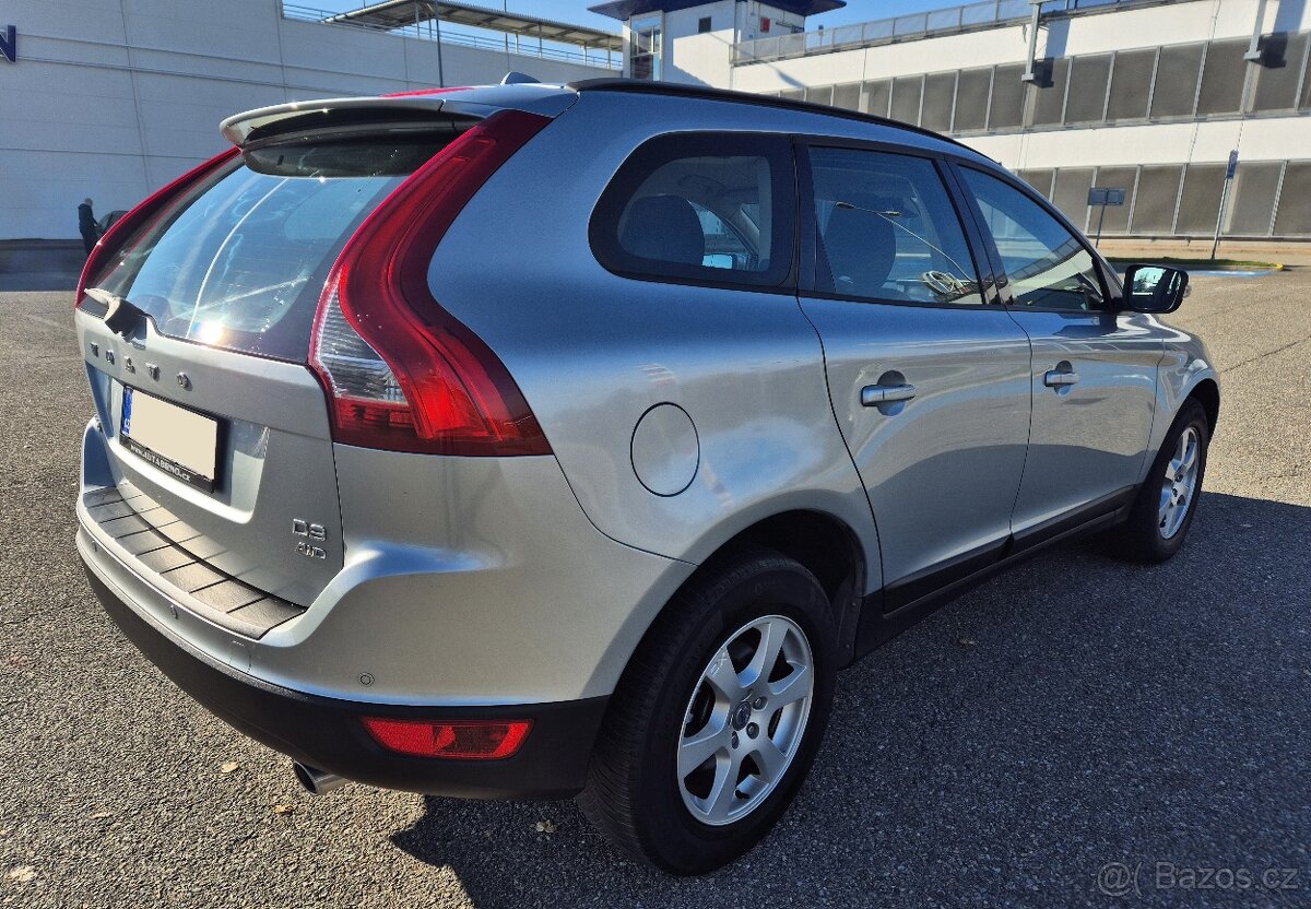 VOLVO XC60 2.4D 120 KW 5 VÁLEC AWD - MANUÁL - LED- 1 MAJITEL - 4