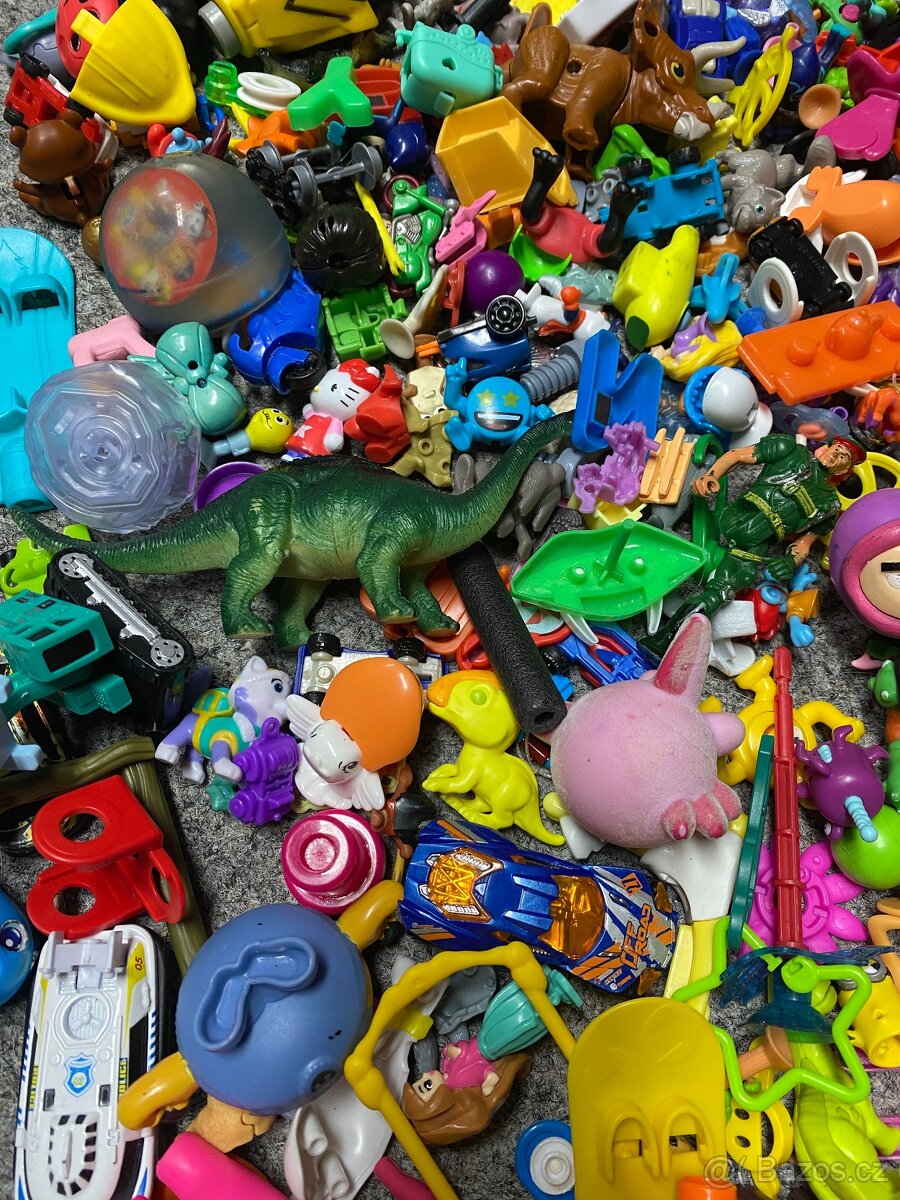 hračky staré hračky figurky kinder surprise autíčka - 4