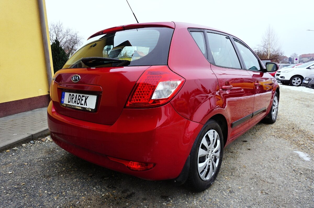 Kia Ceed 1,4 16V 66 kW 2010 HATCHBACK - 4