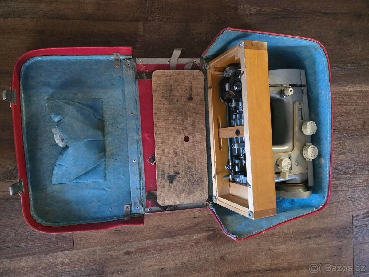 Kufříkový šicí stroj Podolsk142 - 4