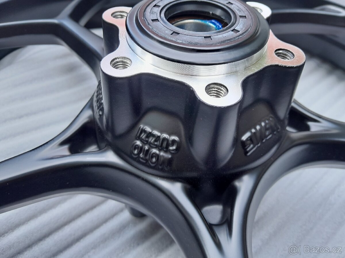 Přední kolo nové Moto guzzi v100 Mandello - 4