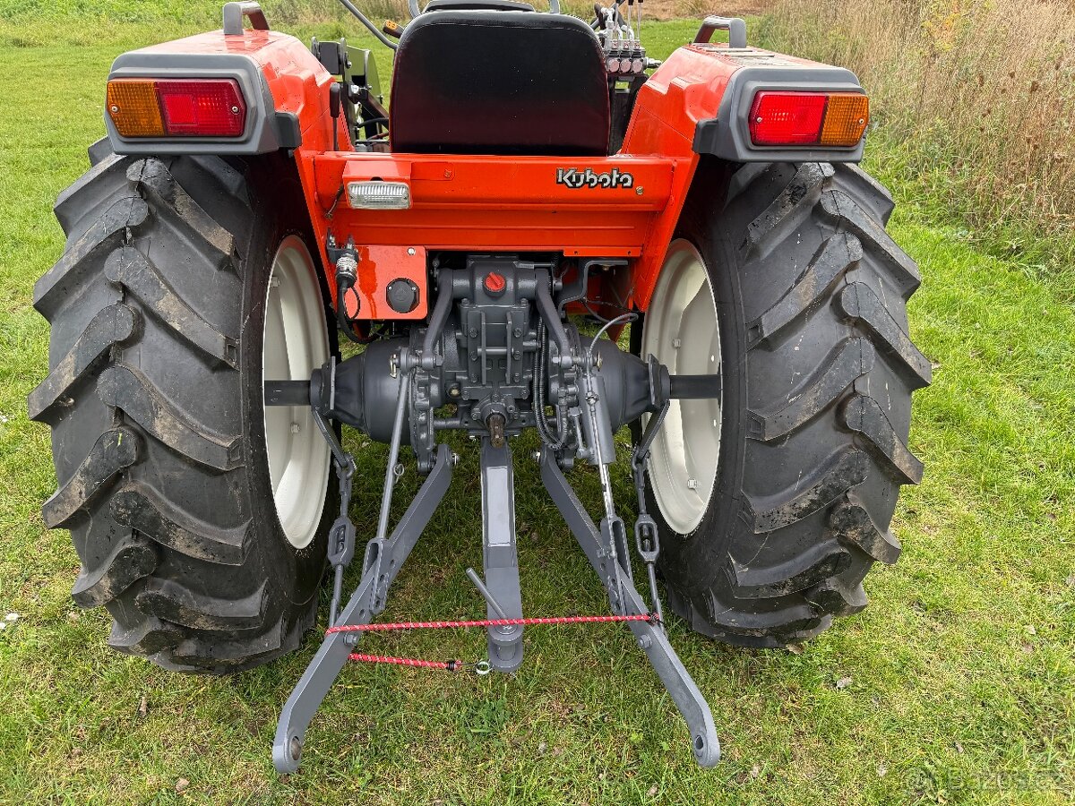 Malotraktor Kubota GL301 Grandel s Čelním nakladačem450 - 4