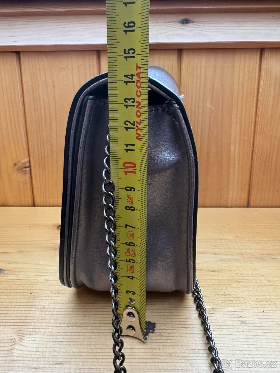 Stříbrná kabelka - 4