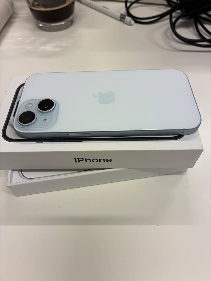 Apple iPhone 15, 256GB modrá zánovní - 4
