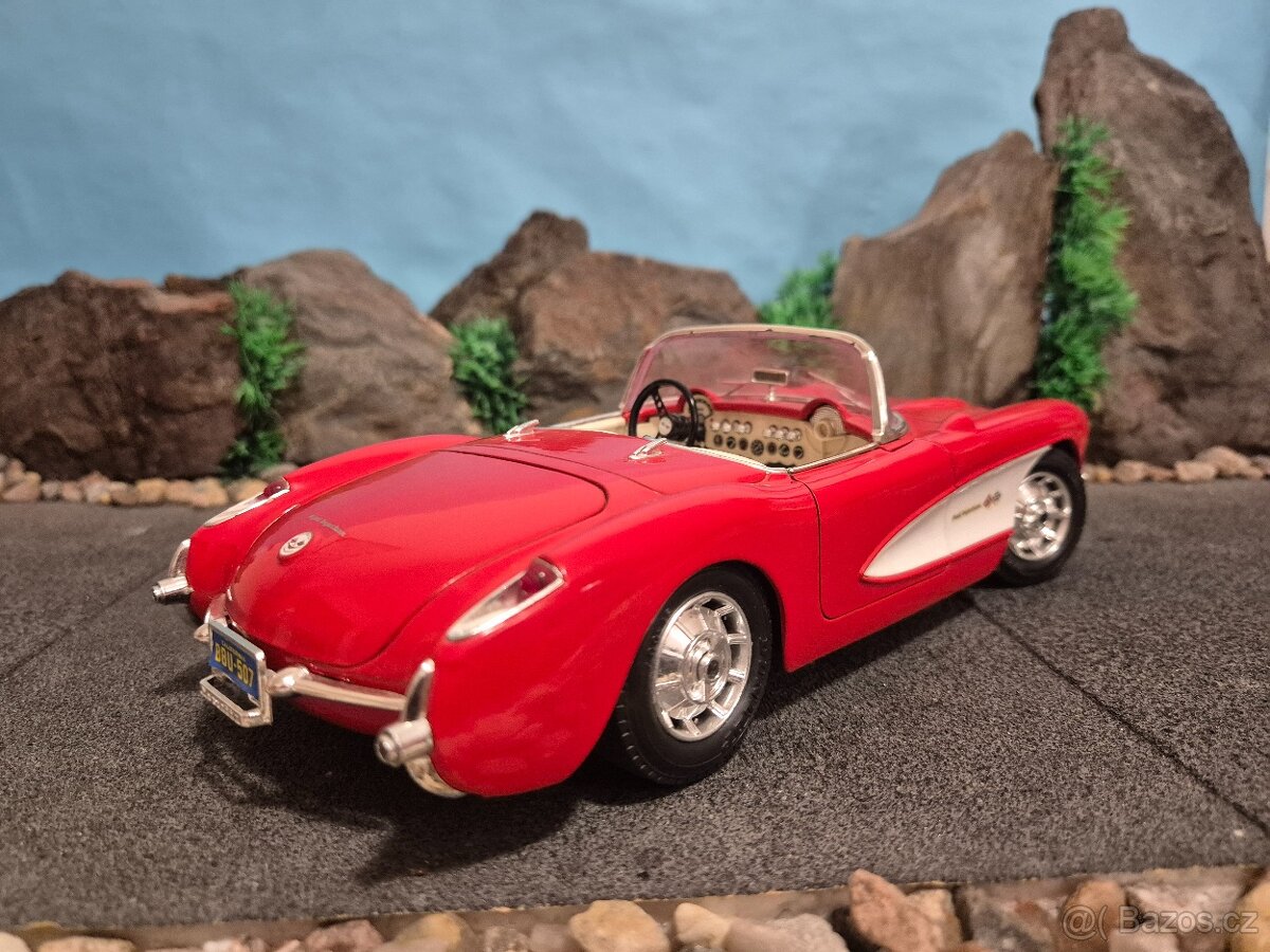 Prodám model 1:18 Chevrolet Corvette 1957 - 4