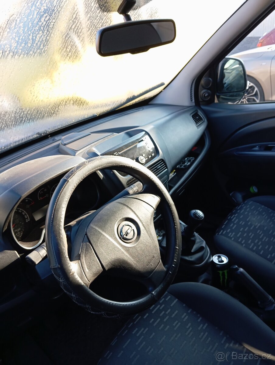 Opel Combo -D-Van - 4