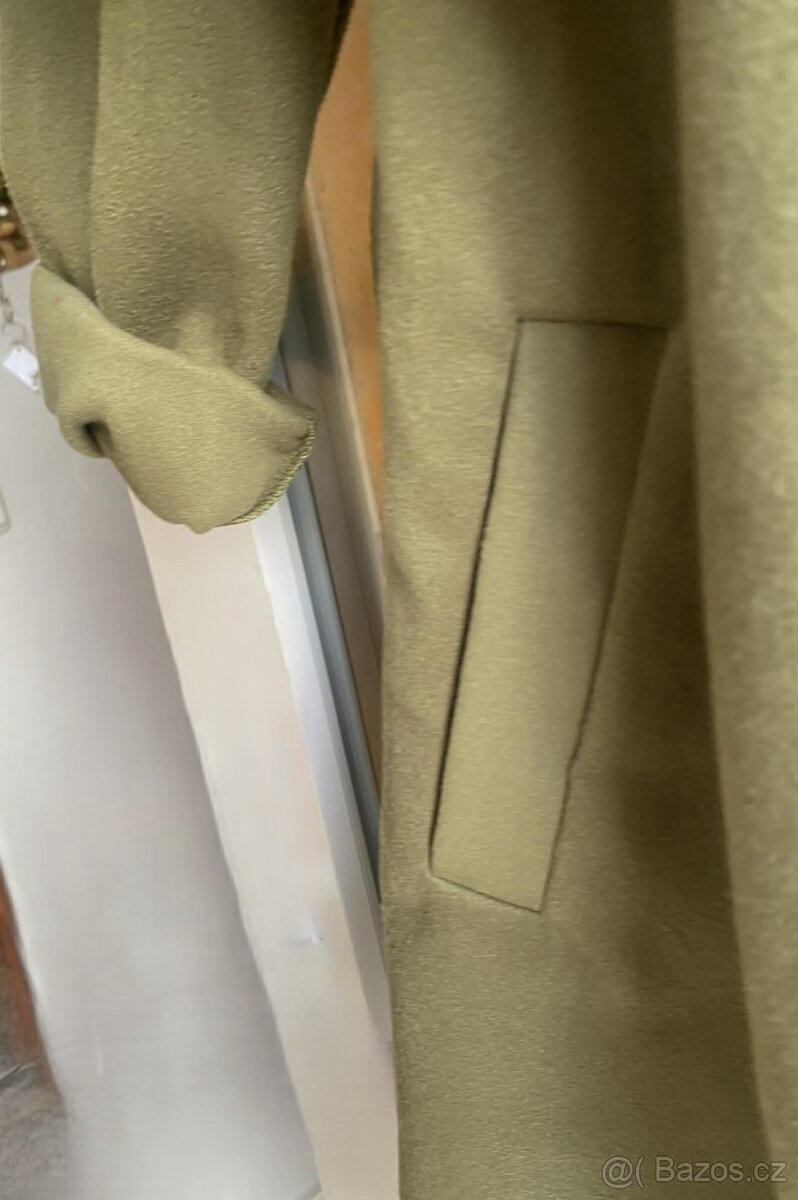 Nový flauš kabátek vel. 44 a více - 4