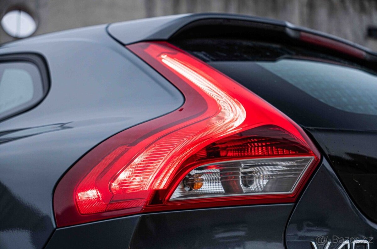 Volvo V40 T2 1.6L Momentum - 4