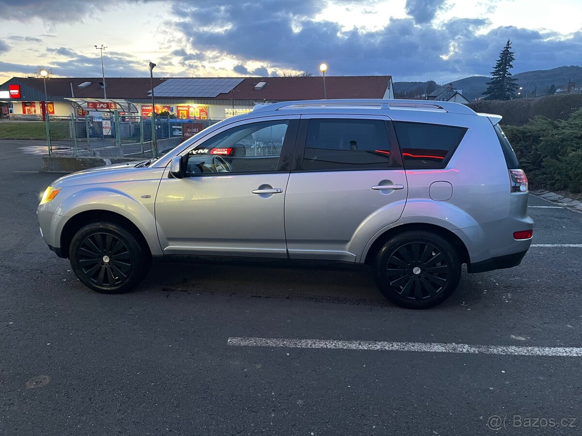 Mitsubishi Outlander - 4