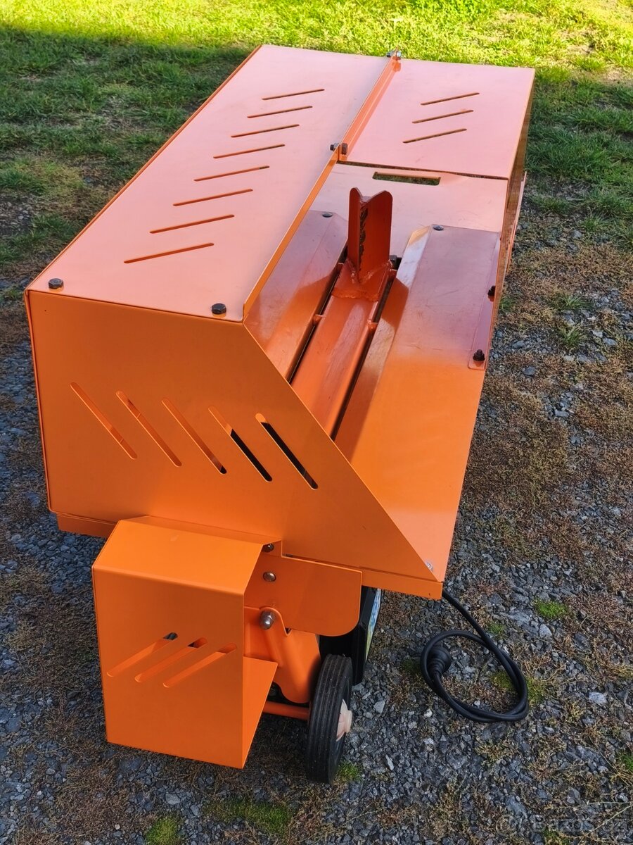 Prodám Štípačka dřeva Patriot 5 Tun. - 4