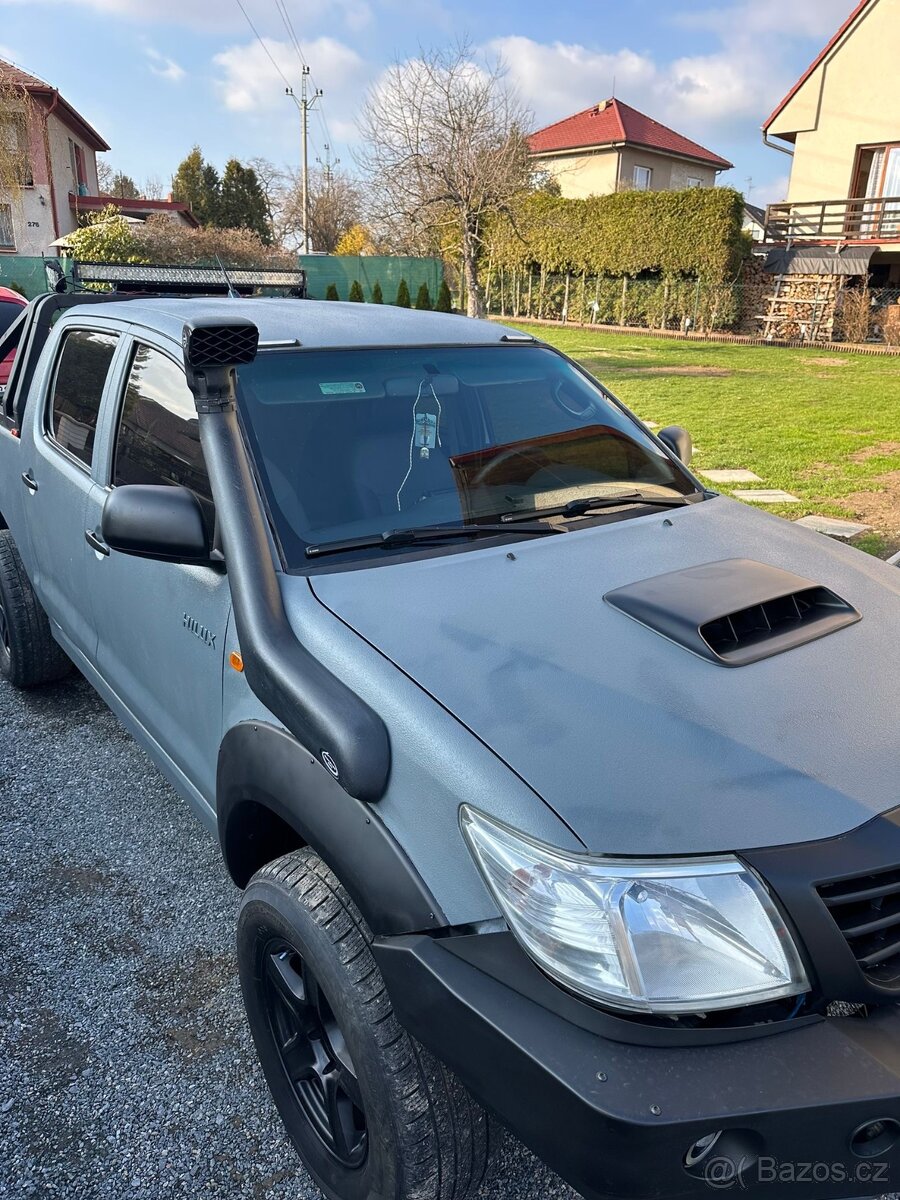 Prodej Toyota HiLux 2013 2.5 Diesel – Speciální úpravy + Ofr