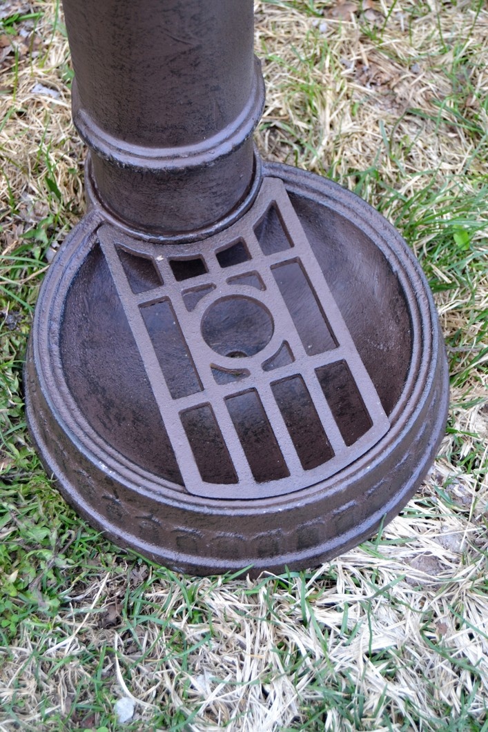 Vodovodní sloupek - kašna - litinová výlevka - hnědá - 4