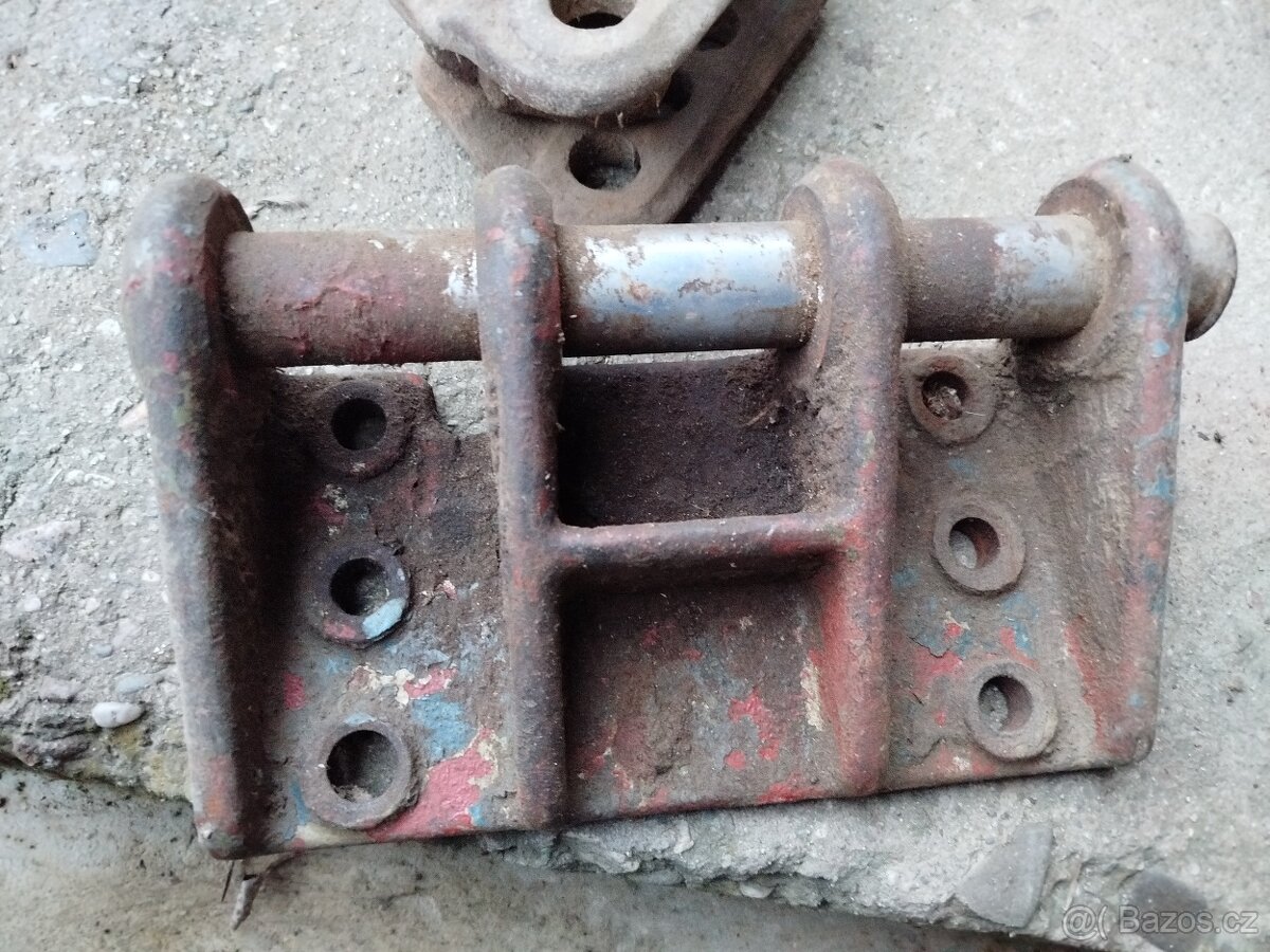 Náhradní díly na traktor - 4