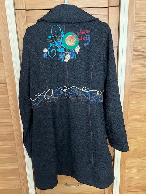 Dámský černý kabát s výšivkami, NOVÝ, vel.L - 4
