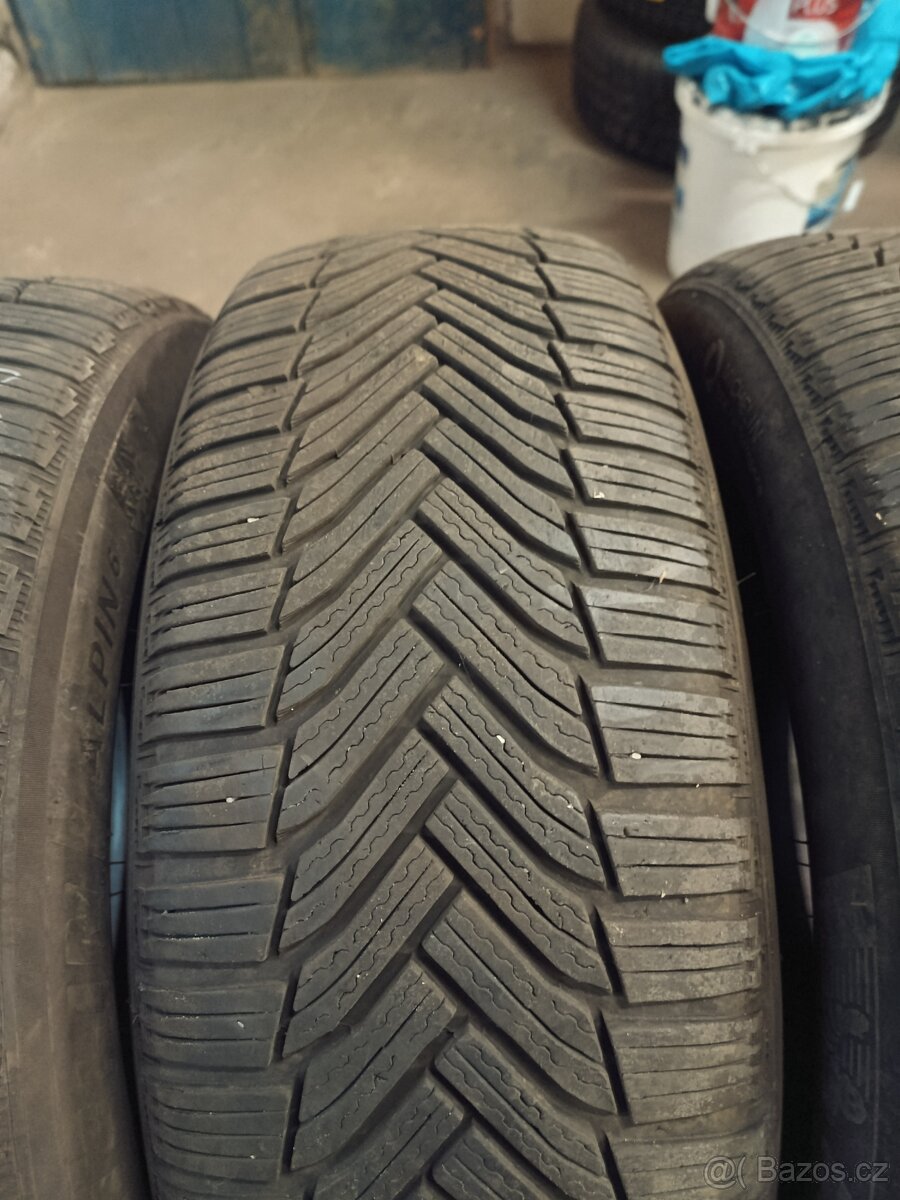225/55/17 Michelin 97H - 4