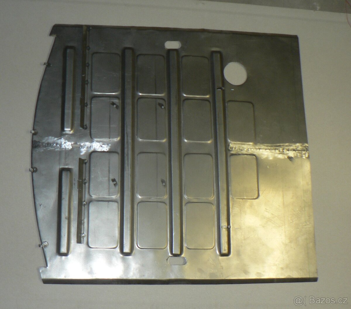 Kufrová podlaha Tatra 603 - 4