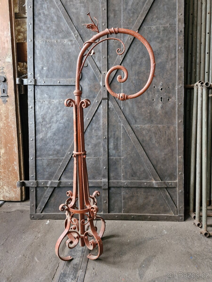Kovaný historický držák - 4