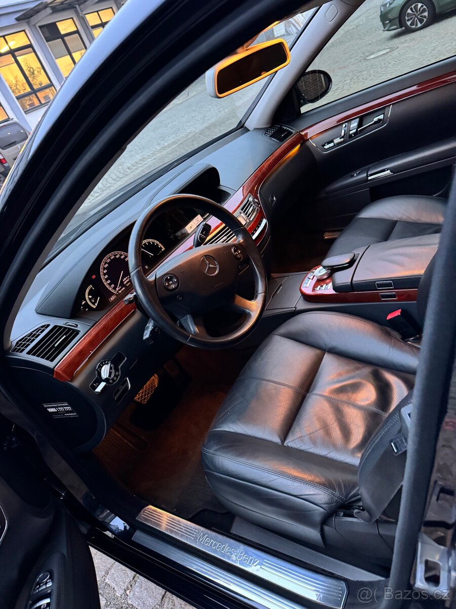 Mercedes Benz - 4