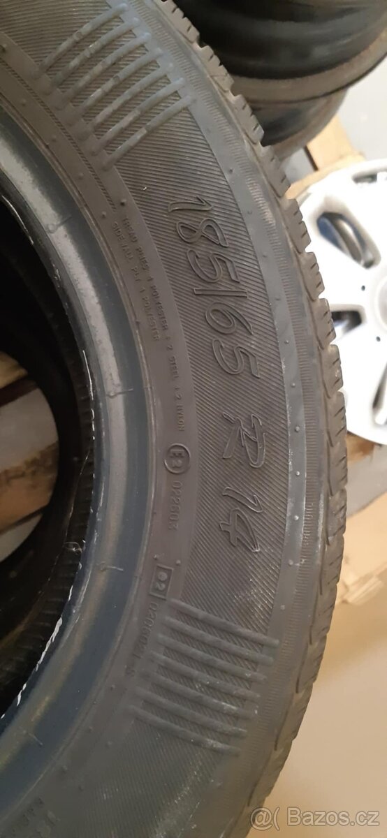 Sada plechových disků a letních pneu - 4