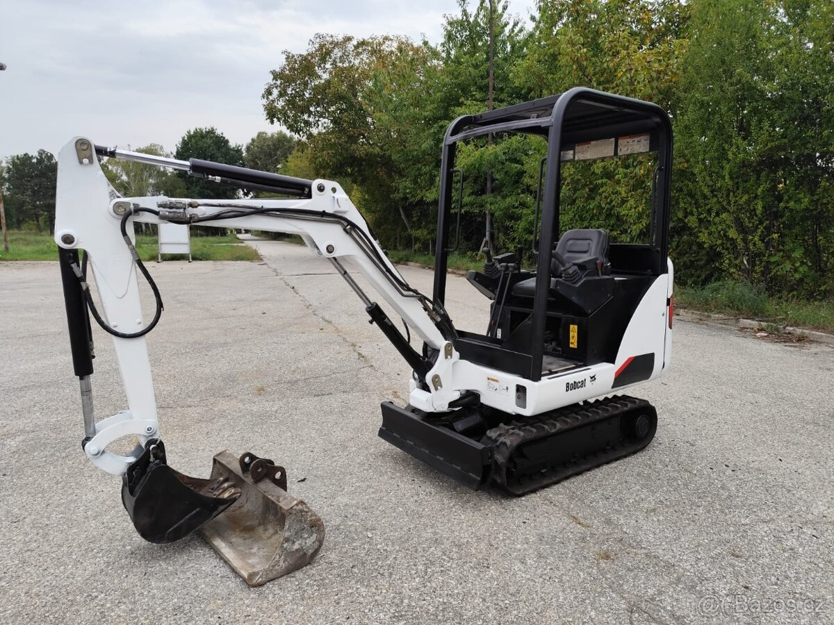 Bagr Bobcat 320. 2x lyžica. - 4