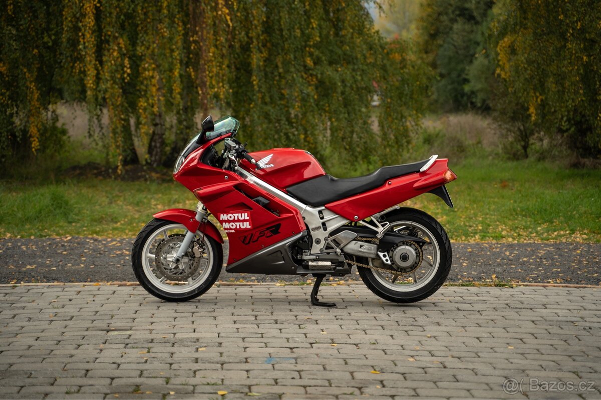 Honda VFR750 RC36/1 - 4