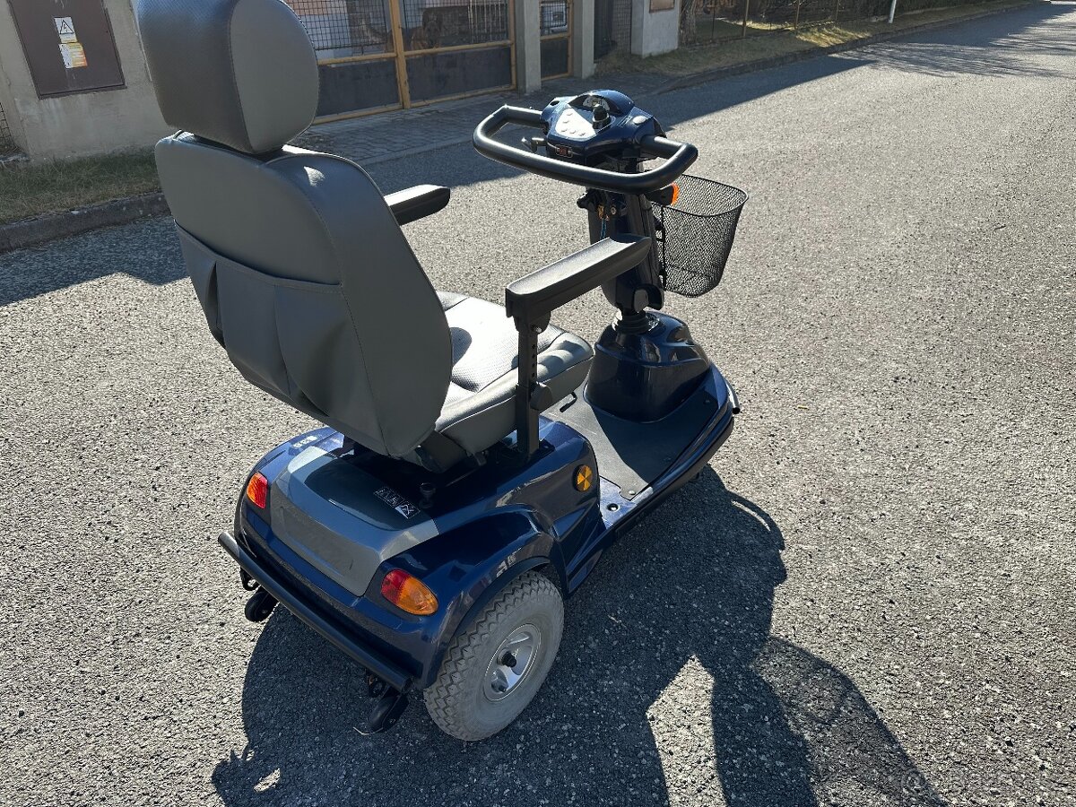 Elektrický tříkolový skútr pro seniory CTM - 4