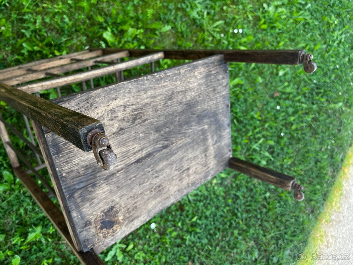 prodám starožitný stolek - držák not - 4