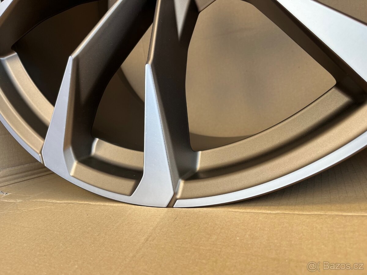 LAMBORGHINI URUS 23" Bronze, nové, originál - 4