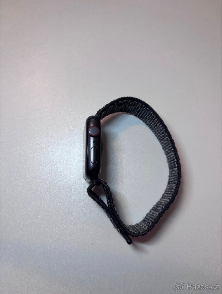 Apple watch SE 44mm cellular - 4